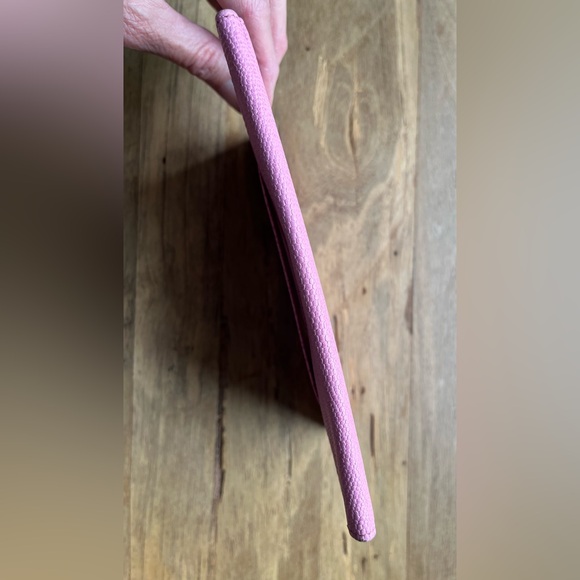 AMI Lizard Pebbled Leather Envelope Pink - Picture 5 of 11